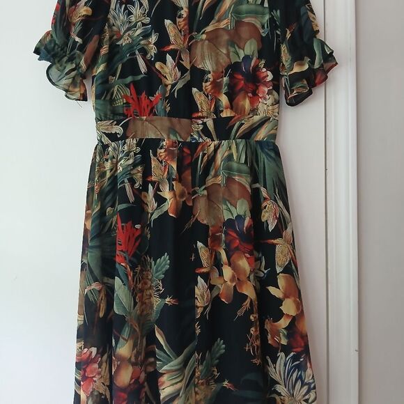 Black Red Green and Jungle Colorful Print NWT Floral Dress with Ruffles-M/L - Picture 8 of 10